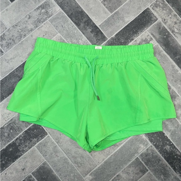 Zyia Shorts - Picture 1 of 7